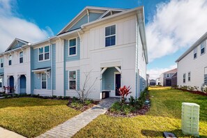 Exterior - Luxury Home With Themed Bedrooms,arcade Games and Private Pool (Clermont)