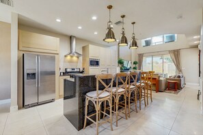 Interior - Spacious Modern Townhouse With Resort Pool Access and Elegant Open Living Spaces (Kissimmee)