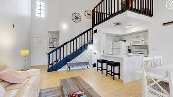 House, Multiple Beds, Kitchen, Pool View (Budding Blooms Retreat) | Living area