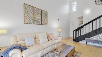 House, Multiple Beds, Kitchen, Pool View (Budding Blooms Retreat) | Living area