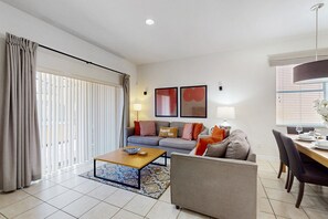 Living area - Charming Home With Private hot tub and Space for the Whole Family (Kissimmee)