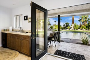 Interior - Relaxing 4 Bedroom Retreat in South Palm Desert (Palm Desert)