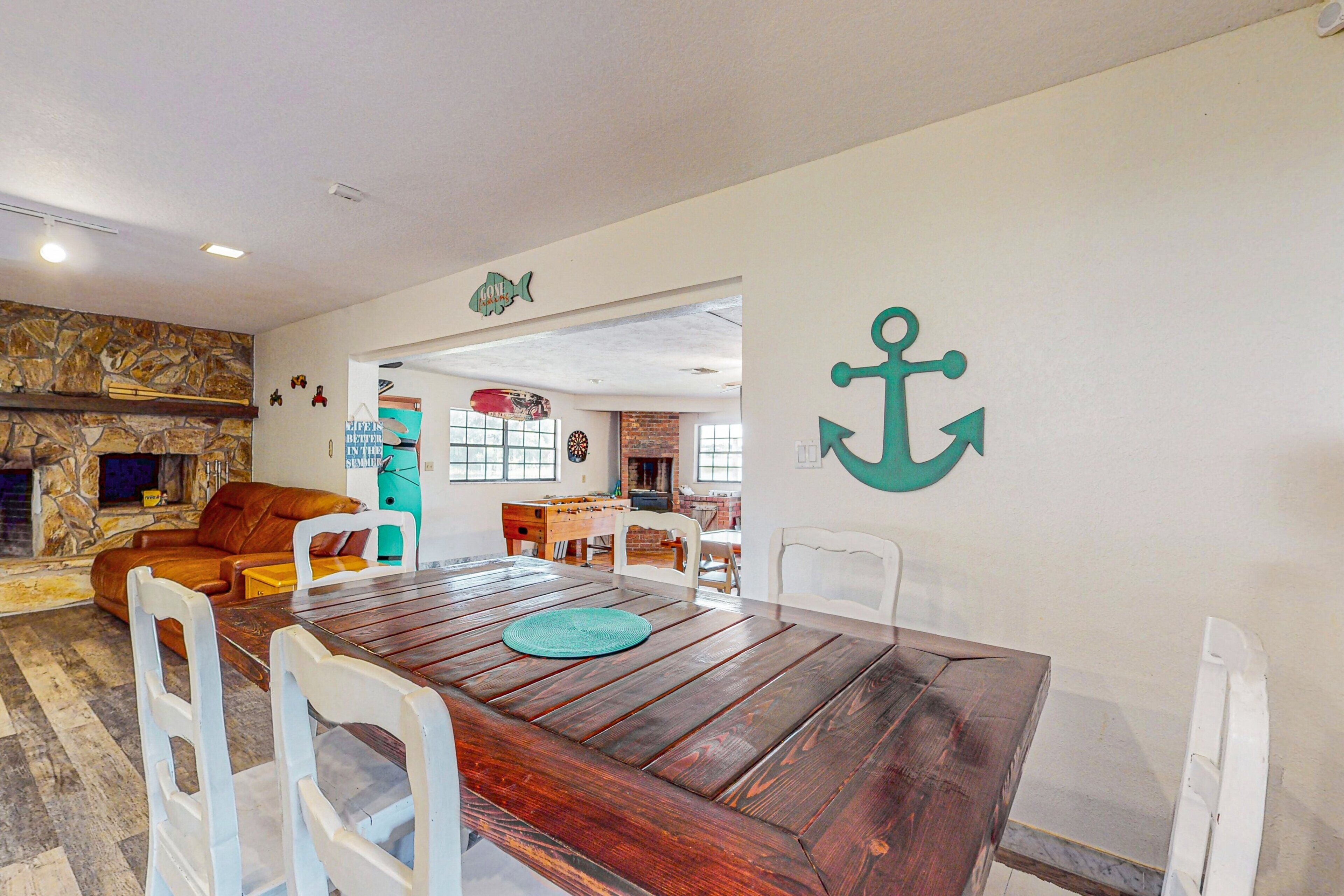 Rumah, Beberapa Tempat Tidur, dapur (Lakefront Living)