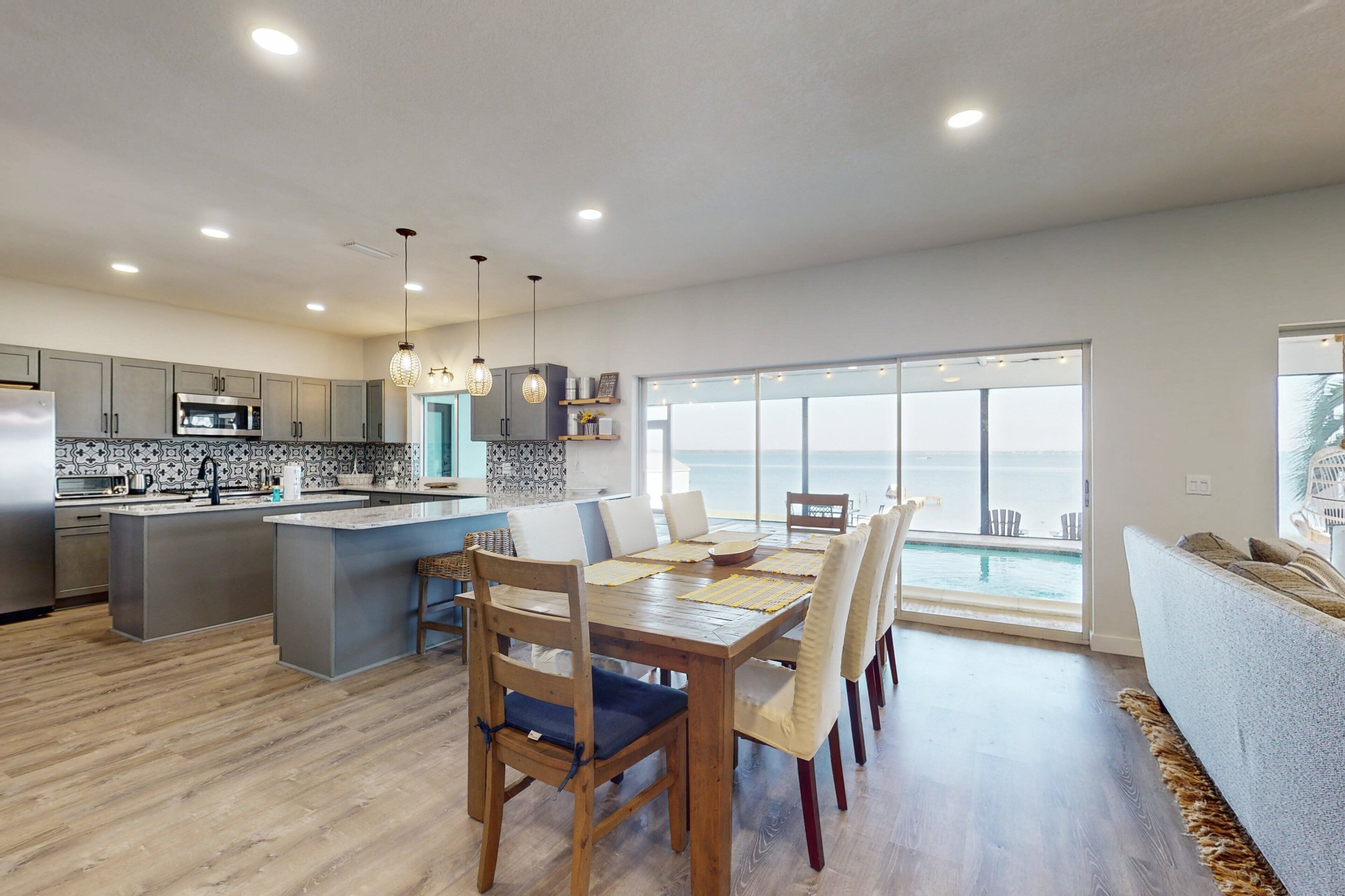 Rumah, Beberapa Tempat Tidur, akses ke kolam renang (June-in-Winter Jubilee)