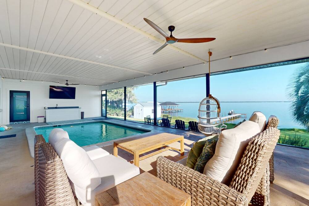 Renovated Lakefront Retreat With Screened Pool, Private Dock, Patio, Grill & W/D - Lake June in Winter, FL