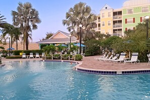 Pool - Lakeside Getaway Near Orlando Attractions Pools, Hot Tub & Resort Amenities (Kissimmee)
