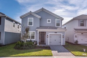 Exterior - South-facing Home w/ Private Pool/spa and Resort Lazy River & gym (Davenport)