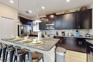 Private kitchen - South-facing Home w/ Private Pool/spa and Resort Lazy River & gym (Davenport)