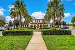 Exterior - Spacious Home w/ Private Pool, Wifi, Central AC, Private Washer/dryer (Kissimmee)