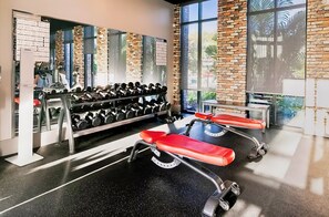 Fitness facility - Family-friendly Home With Private Pool, Wifi, Central AC, & Private Washer/dryer (Davenport)