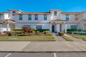 Exterior - Spacious Townhouse With Resort Amenities, Private Heated Pool and W/D (Davenport)