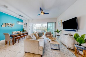 Living area - Captiva Coastal Retreat Townhouse in Davenport With Private Pool, Grill, Lanai (Davenport)
