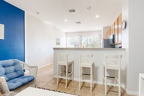 Interior - 2-story Snowbird-friendly Townhouse Near Disney With Patio, Streaming, W/d, AC (Kissimmee)
