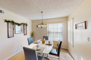 Condo, Multiple Beds, Hot Tub, Pool View (Laguna Bay's Dream Condo) - Resort Condo w/ Shared Pool and Hot Tub, Close to Disney & Other Theme Parks (Kissimmee)