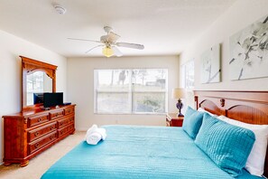 Maison, plusieurs lits, accès piscine, vue piscine (Windsor Place Escape) | 4 chambres, décoration personnalisée, ameublement personnalisé