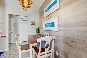 Ferienhaus, Mehrere Betten, Terrasse, Stadtblick (The Mangrove Hideout) | 3 Schlafzimmer, individuell dekoriert, individuell eingerichtet