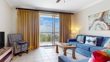 Apartment, Mehrere Betten, Poolzugang, Poolblick (Lakefront Living Blue Heron-NoPets) | Wohnbereich