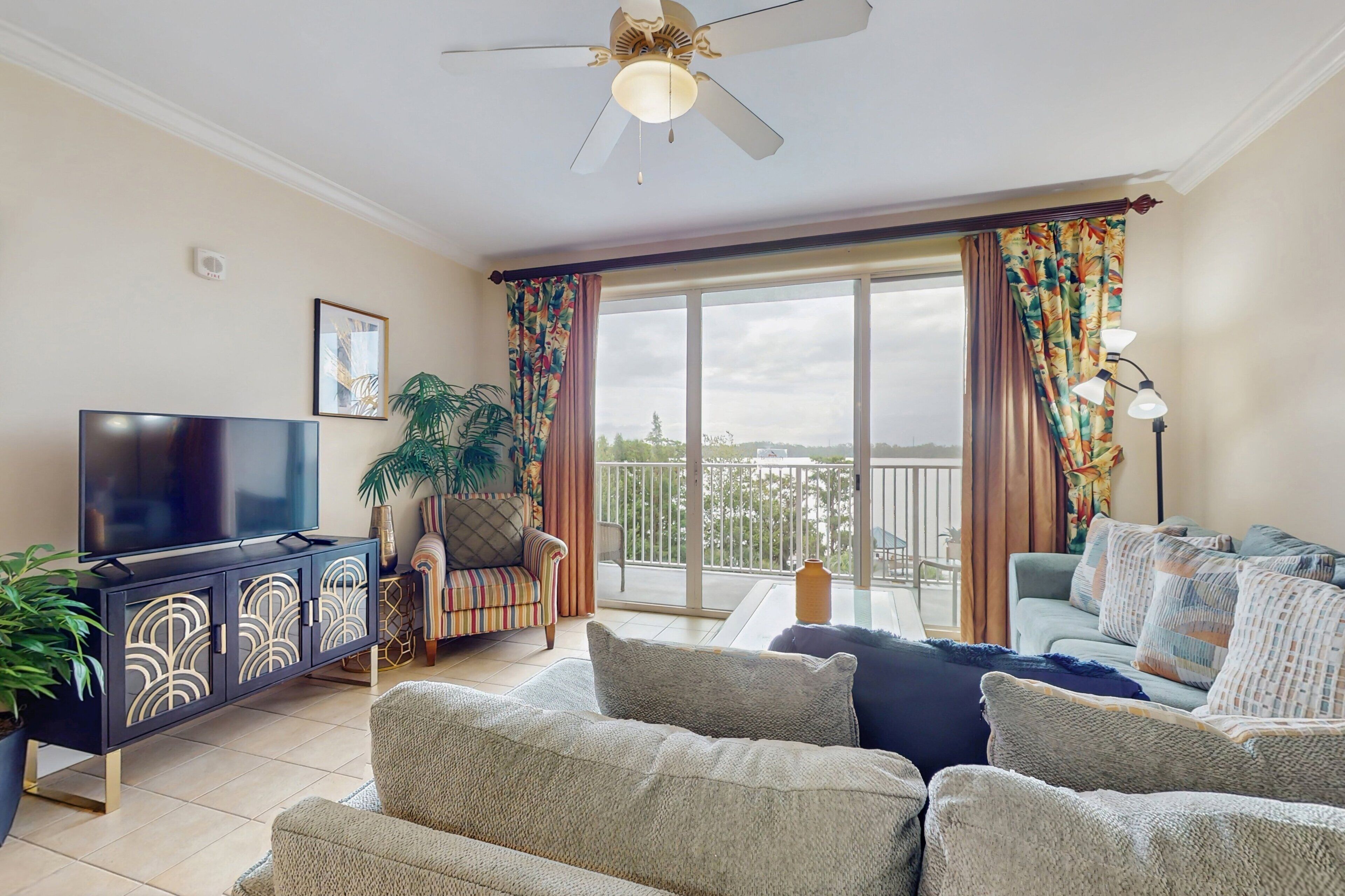 Condo, Multiple Beds, Pool Access, Pool View (Blue Heron #308-NoPets) | Living area