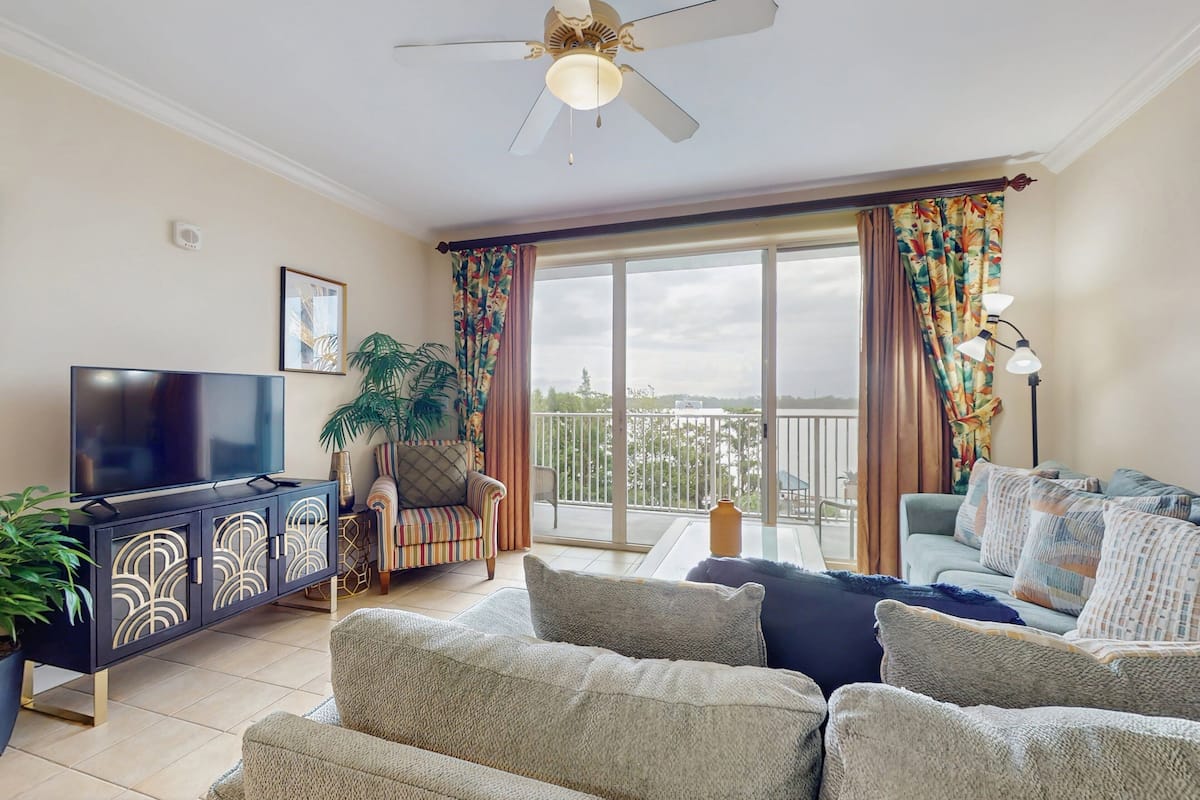 Condo, Multiple Beds, Pool Access, Pool View (Blue Heron #308-NoPets) | Living area