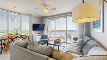 Condo, nhiều giường, có thể sử dụng hồ bơi (Blue Heron Beach Resort 1-0801 NoPets) | Khu phòng khách