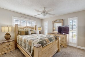 Condo, Plusieurs lits, accès à la piscine, vue sur la piscine (Placid Dreams) | 4 chambres, décor unique, ameublement unique, literie fournie