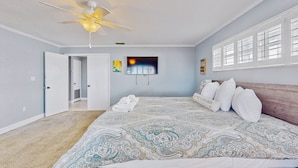 A bedroom with a bed, a ceiling fan, a TV, and a window with blinds. - Lakefront 4BR Home With Pool, Outdoor Kitchen & Serene Florida Getaway (Lake Placid)