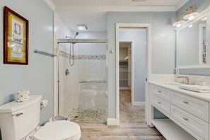 Condo, nhiều giường, có thể sử dụng hồ bơi, quang cảnh hồ bơi (Placid Dreams) | Phòng tắm | Khăn tắm 