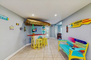 Condo, Plusieurs lits, accès à la piscine, vue sur la piscine (Placid Dreams) | Espace pour enfants