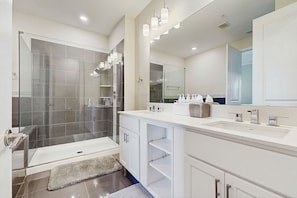Bathroom - Fourth Floor Penthouse With Shared Pools and Hot Tub, Fast Wifi, & Central AC (Kissimmee)