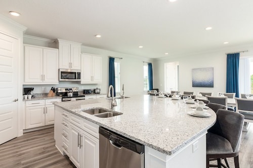 Luxurious Home Private Pool + Spa