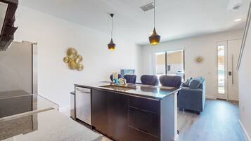 House, Multiple Beds, Kitchen (Zen Hideaway) | Interior