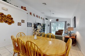 House, Multiple Beds, Pool Access, Pool View (Seven Dwarf's Hideaway) - Spacious, Dog-friendly Home With Private Pool, Wifi, & Fun-filled Game Room (Davenport)