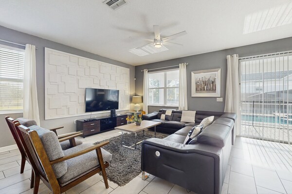 Modern Home W/ Private Pool & Spa, Theater, Game Room, And Resort Amenities - Florida