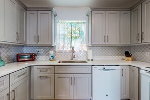 House, Multiple Beds, Hot Tub (Red Beach Lake Escape) | Private kitchen - Lakefront Home With Private Hot Tub, Central AC & Beach Access (Sebring)
