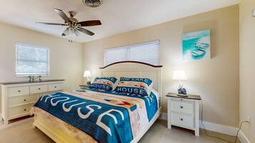 Rumah, Beberapa Tempat Tidur, hot tub (Red Beach Lake Escape)