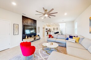 Ferienhaus, Mehrere Betten, Poolzugang, Poolblick (Davenport Darling in Windsor Island) | Wohnbereich