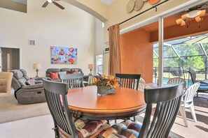 4 bedrooms, individually decorated, individually furnished, bed sheets - Spacious, Single Family Home w/ a Private Pool & Fun-filled Game Room (Davenport)
