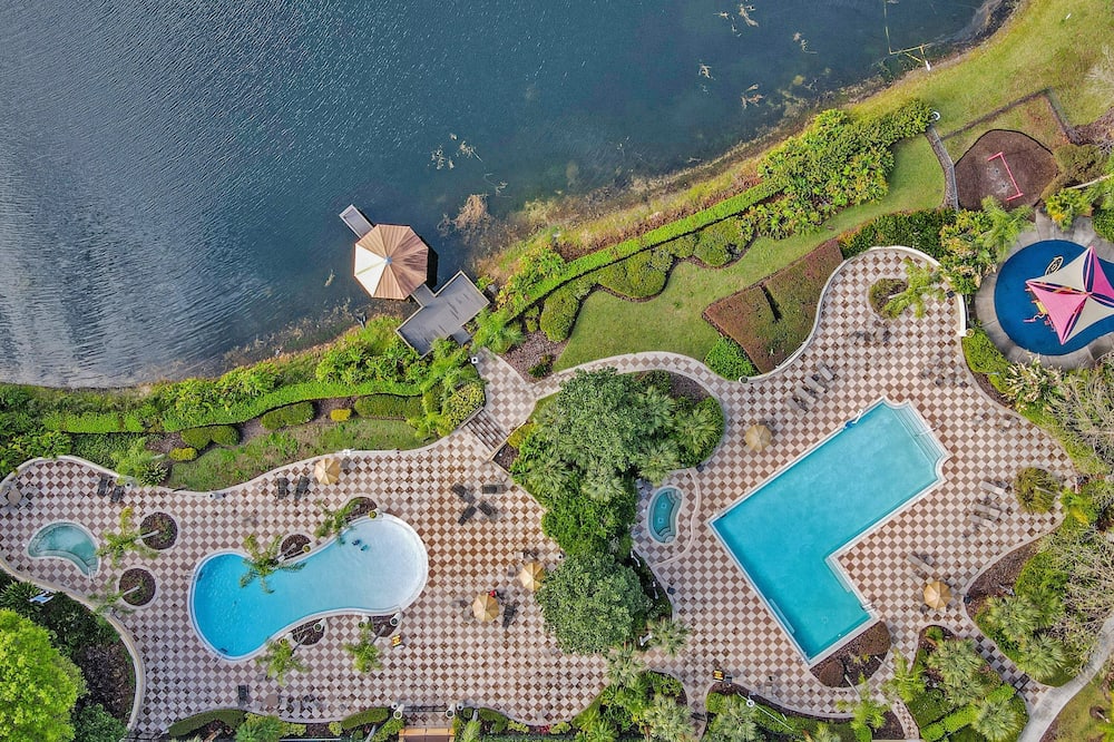 Spacious Townhouse With Themed Rooms and Resort Amenites - Highlands Reserve, FL