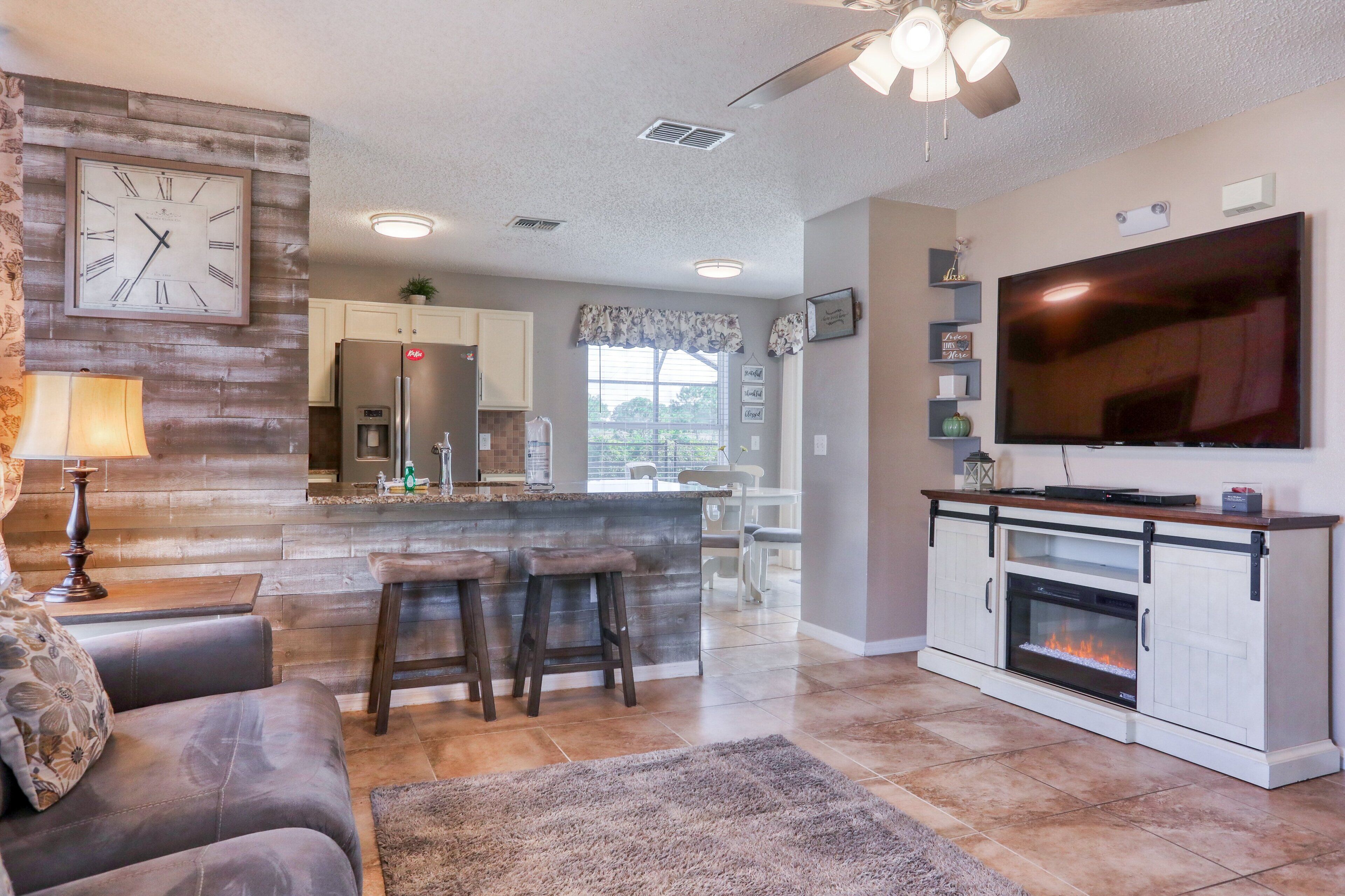 Maison, plusieurs lits, accès piscine, vue piscine (Magic in Haines) | Coin séjour