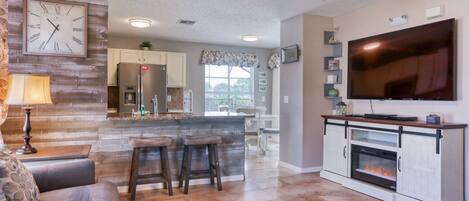 Maison, plusieurs lits, accÚs piscine, vue piscine (Magic in Haines) | Coin séjour