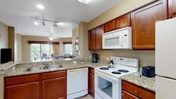 Kondominium, Beberapa Tempat Tidur, patio, pemandangan kebun (Worldquest Wonderland) | Dapur pribadi