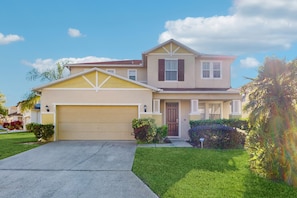 Exterior - Gorgeous Private Home, Dog-friendly, Private Pool & Close to Parks (Davenport)