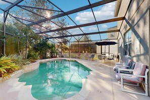 Outdoor pool - Gorgeous Private Home, Dog-friendly, Private Pool & Close to Parks (Davenport)