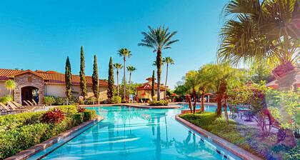 Resort Condo Close to Theme Parks With On-site Pool, Bar, Restaurant, & gym