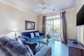 콘도, 침대(여러 개), 수영장 이용, 수영장 전망 (On Tuscana Time) | 거실 공간