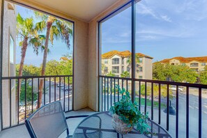 콘도, 침대(여러 개), 수영장 이용, 수영장 전망 (On Tuscana Time) | 객실에서 보이는 전망