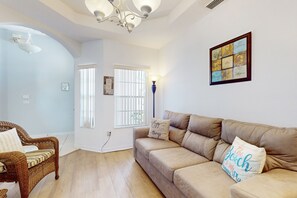 Interior - Single-story Home With Private Pool, Wifi, Central AC, WD and Full Kitchen (Haines City)