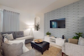 Interior - Solterra Escape Private Pool Café, Tennis & Water Park With Lazy River (Davenport)