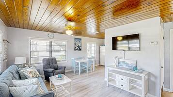 Condo, Plusieurs lits, cuisine, vue sur le jardin (Lake June Resort #9 - No Pets) | Aire de séjour