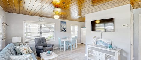 Condo, Plusieurs lits, cuisine, vue sur le jardin (Lake June Resort #9 - No Pets) | Aire de séjour